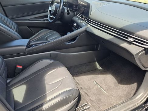Used 2023 Hyundai Elantra Limited image 7