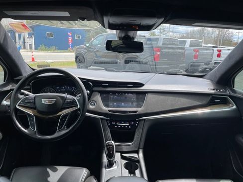 Used 2017 Cadillac XT5 Platinum AWD/4WD image 12