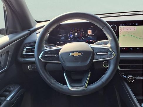 Used 2024 Chevrolet Traverse LT w/ Trailering Package FWD image 14