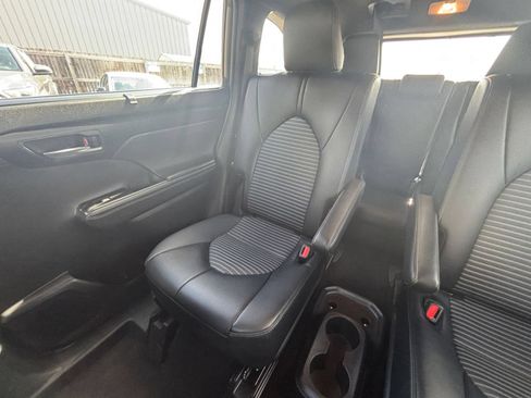 Used 2025 Toyota Highlander XSE AWD/4WD image 39