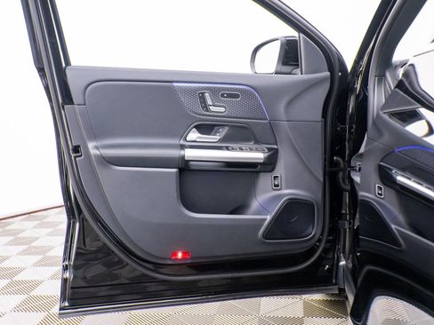 Used 2025 Mercedes-Benz GLA 250 4MATIC w/ Exclusive Package image 16