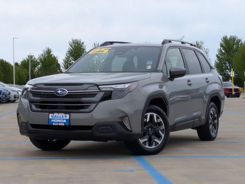 Used 2025 Subaru Forester Premium w/ Convenience Package #1 AWD/4WD image 2