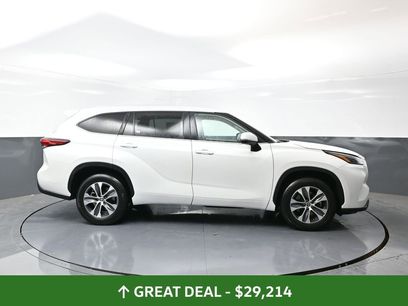Used 2023 Toyota Highlander XLE