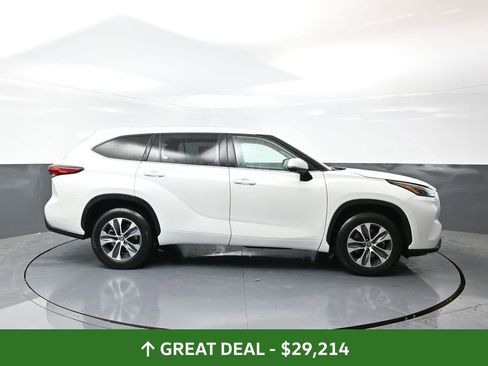 Used 2023 Toyota Highlander XLE image 4
