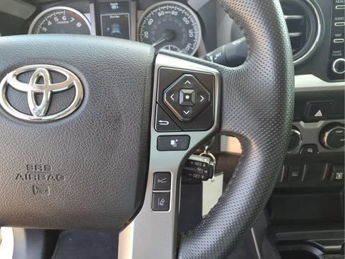 Used 2021 Toyota Tacoma SR5 AWD/4WD image 17