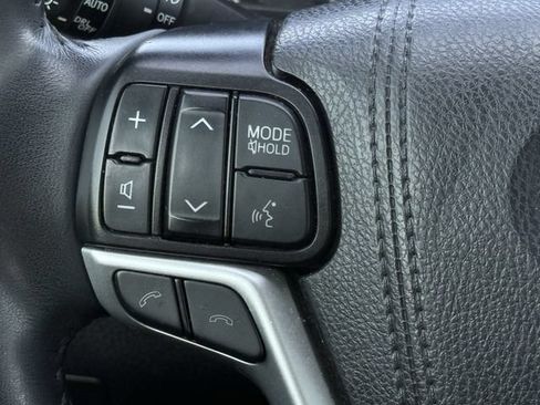 Used 2019 Toyota Highlander XLE AWD/4WD image 15