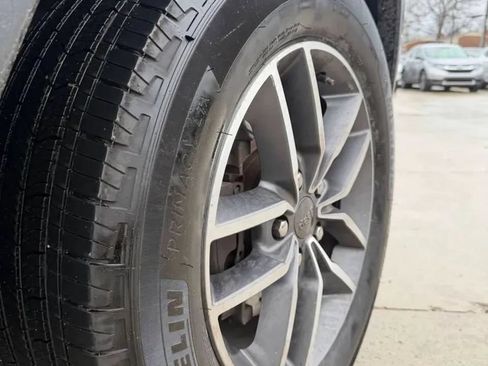 Used 2018 Jeep Grand Cherokee Limited AWD/4WD image 9