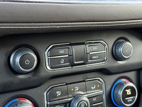 Used 2024 Chevrolet Suburban LT image 32