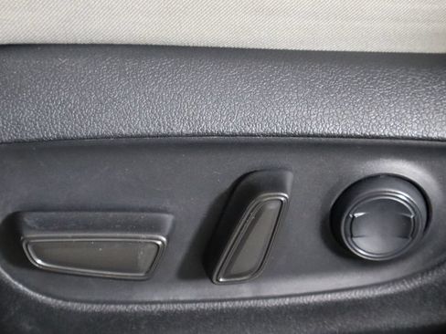 Used 2021 Toyota RAV4 XLE w/ Convenience Package FWD image 23