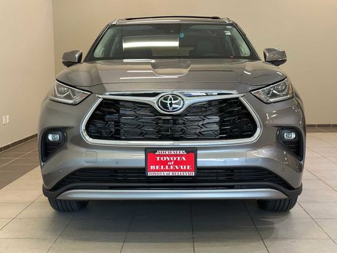 New 2026 Toyota Highlander Platinum image 6