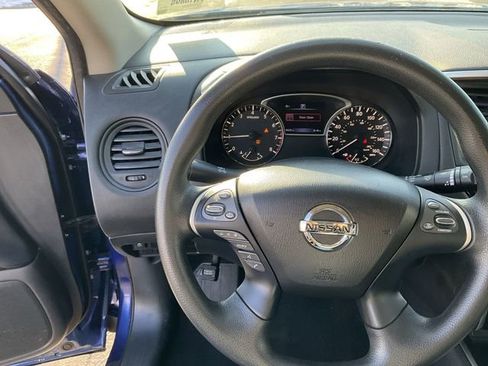 Used 2017 Nissan Pathfinder S image 19