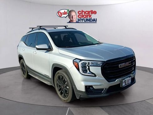 Used 2022 GMC Terrain SLT w/ LPO, 'HIT The Road' Package image 2