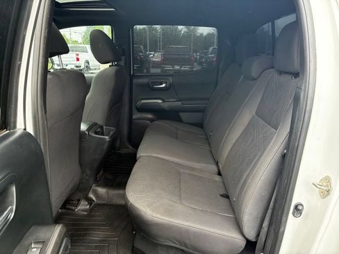 Used 2017 Toyota Tacoma SR5 AWD/4WD image 13