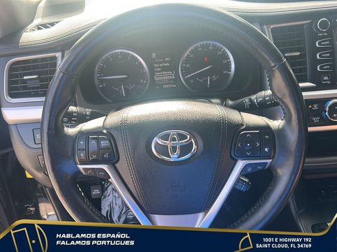 Used 2018 Toyota Highlander Limited Platinum AWD/4WD image 18