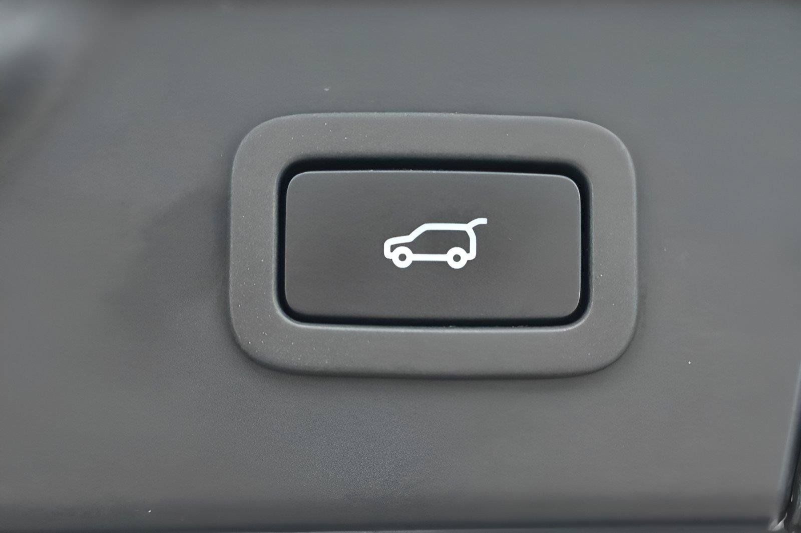 Used 2020 Land Rover Range Rover Velar R-Dynamic S AWD/4WD image 17