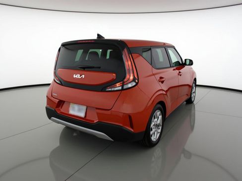 Used 2025 Kia Soul LX w/ LX Technology Package image 9