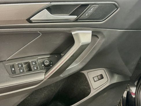 Used 2024 Volkswagen Tiguan SE AWD/4WD image 15