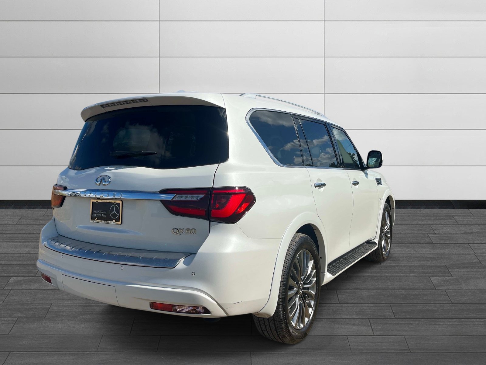 Used 2019 INFINITI QX80 Luxe w/ 22" Wheel Package AWD/4WD image 3
