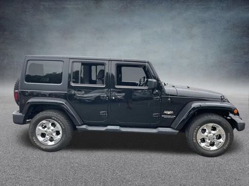Used 2015 Jeep Wrangler Unlimited Sahara w/ Connectivity Group AWD/4WD image 5