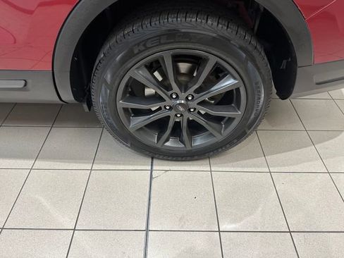Used 2018 Ford Explorer XLT w/ XLT Appearance Package AWD/4WD image 28
