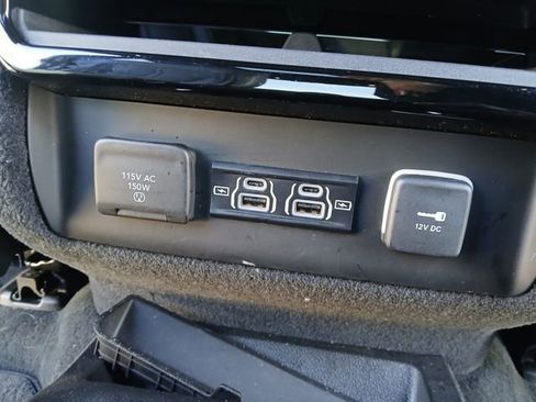 Used 2023 Jeep Wagoneer Series III w/ Premium Group I image 48