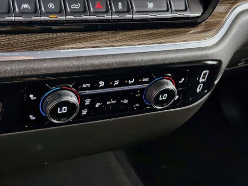 Used 2024 Chevrolet Silverado 1500 LT AWD/4WD image 24