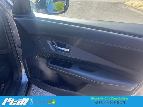 Used 2023 Nissan Ariya AWD image 45