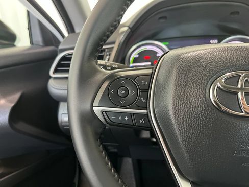 Used 2021 Toyota Camry XLE FWD image 6