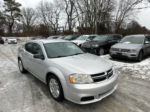 Used 2012 Dodge Avenger SE image 3
