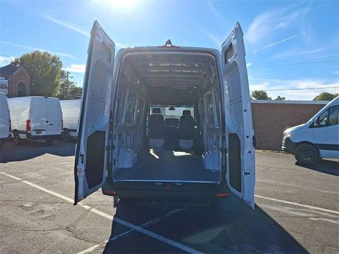 Used 2025 Mercedes-Benz Sprinter 2500 image 28