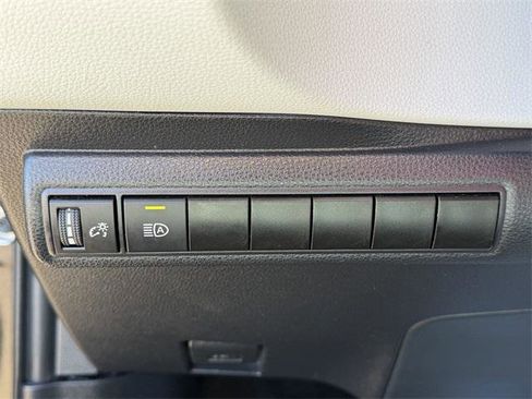 Certified 2025 Toyota Corolla SE image 18