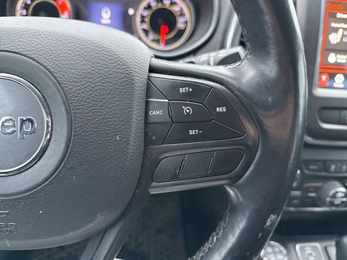 Used 2019 Jeep Cherokee Trailhawk w/ Cold Weather Group image 10