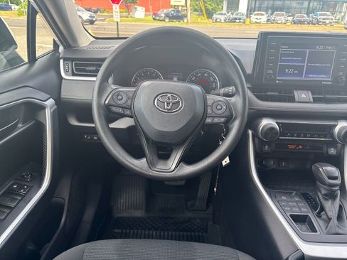Used 2021 Toyota RAV4 LE AWD/4WD image 15
