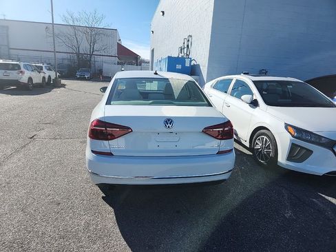 Used 2019 Volkswagen Passat 2.0T Wolfsburg image 6