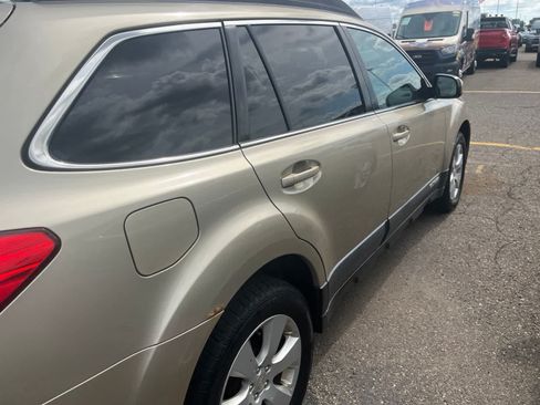 Used 2010 Subaru Outback 2.5i Limited AWD/4WD image 16