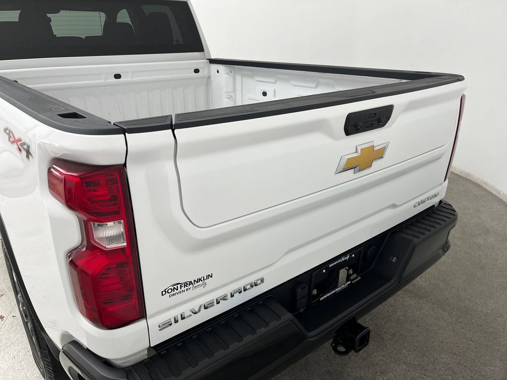 Used 2022 Chevrolet Silverado 2500 Custom w/ Custom Convenience Package AWD/4WD image 4