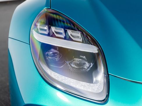 Used 2025 Aston Martin V8 Vantage Coupe image 24