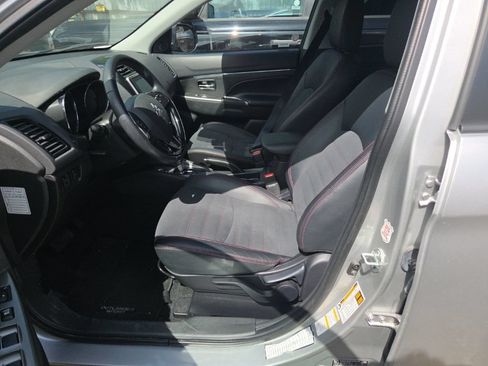 Used 2025 Mitsubishi Outlander Sport SE AWD/4WD image 5