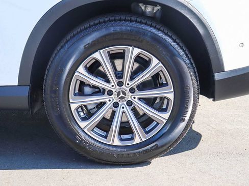 Used 2024 Mercedes-Benz GLC 300 image 12