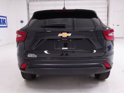 Used 2026 Chevrolet Trax LS w/ LS Convenience Package FWD image 29