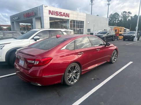 Used 2018 Honda Accord Touring image 8