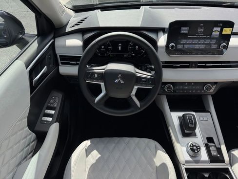 New 2025 Mitsubishi Outlander SEL AWD/4WD image 18