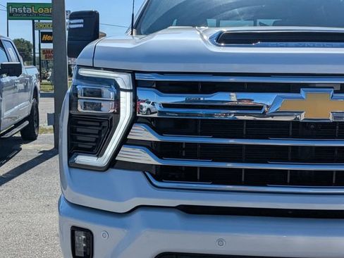 Used 2024 Chevrolet Silverado 2500 High Country w/ High Country Premium Package AWD/4WD image 9