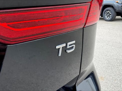 Used 2019 Volvo XC60 T5 Momentum FWD image 30