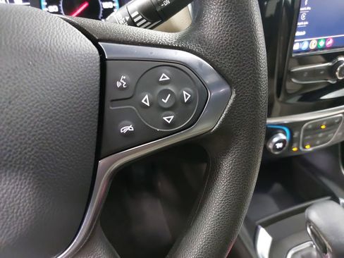 Used 2023 Chevrolet Traverse LS image 17