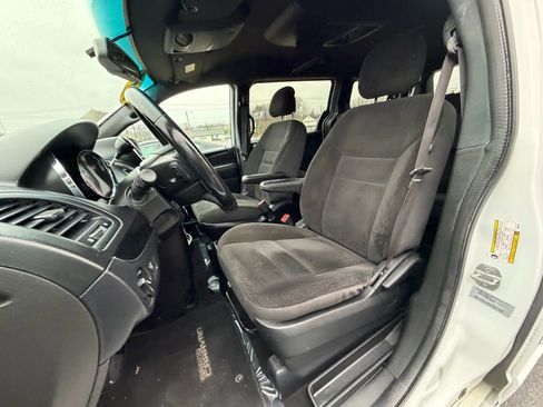 Used 2017 Dodge Grand Caravan SE image 20