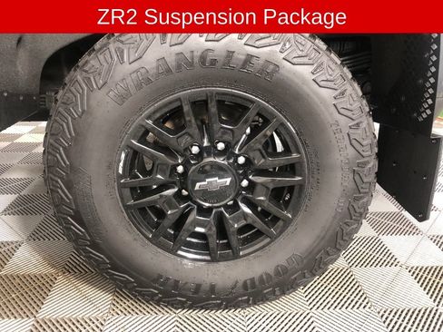 Used 2025 Chevrolet Silverado 2500 ZR2 w/ Technology Package AWD/4WD image 21