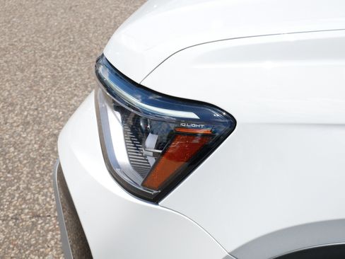 Certified 2025 Volkswagen Taos SEL AWD/4WD image 16