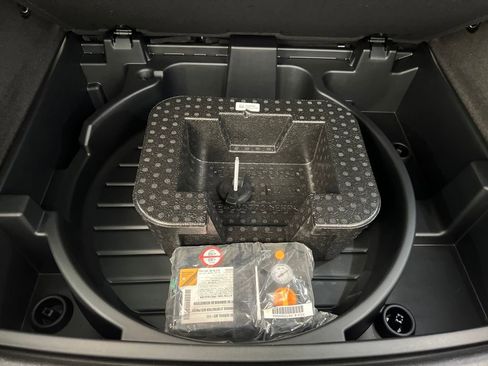 Used 2024 Cadillac XT4 Premium Luxury image 33