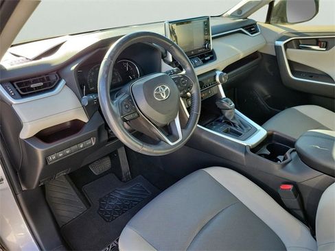 Used 2020 Toyota RAV4 Limited image 16